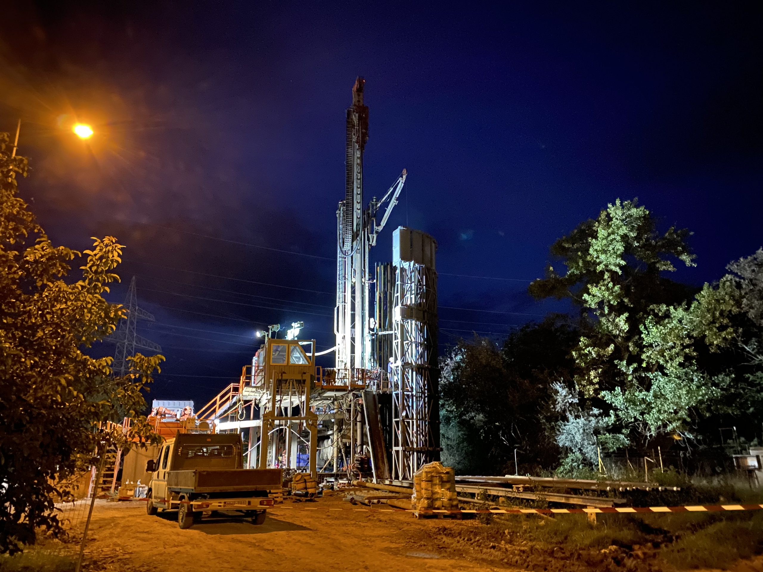 Rokus extraction well drilling at night 2
